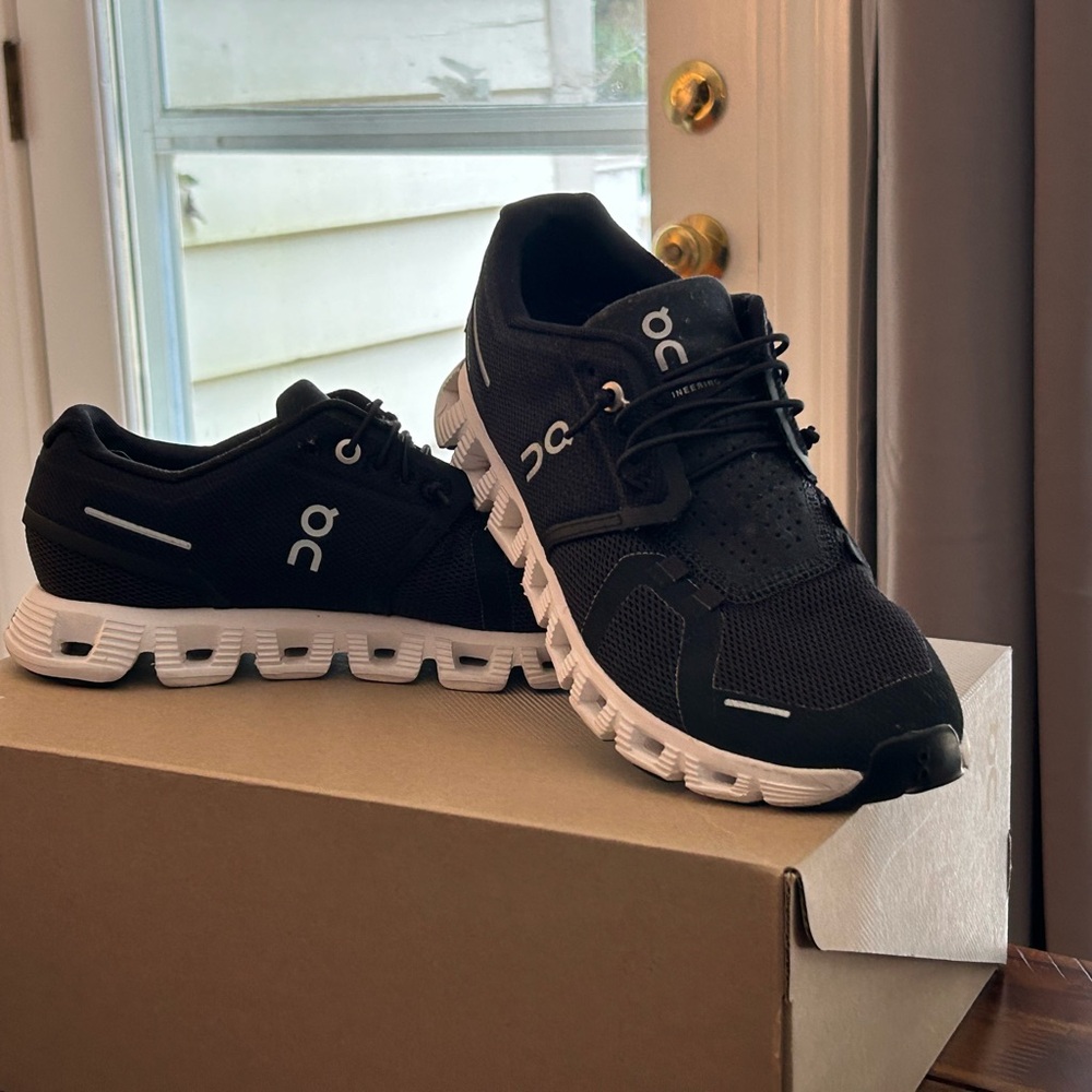 Great Condition, Women’s On Cloud Shoes.  Cloud 5, size 7.5.